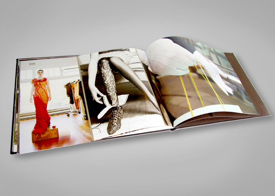 128 g/m² 140 g/m² 157 g/m² Livro de capa dura de luxo impressão arte mesa de centro fotolivro