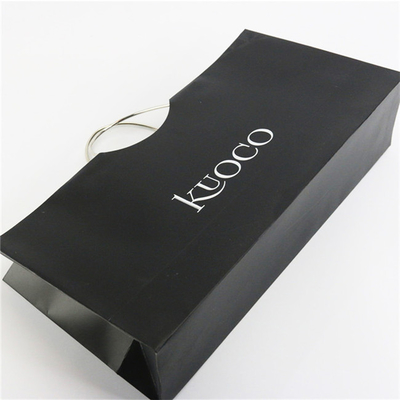 Sacos de papel personalizados SGS personalizados impressos pretos luxuosos sacos de presente de papel com alças
