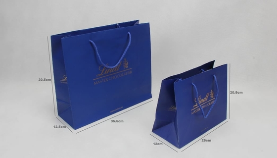 Sacos de papel personalizados com revestimento brilhante C1S C2S Sacos de papel para compras de vestuário azul marinho