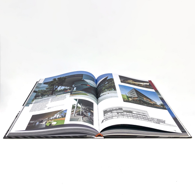 Impressão de livro de fotos em moq pequeno colorido para mesa de centro Impressão de romance gráfico