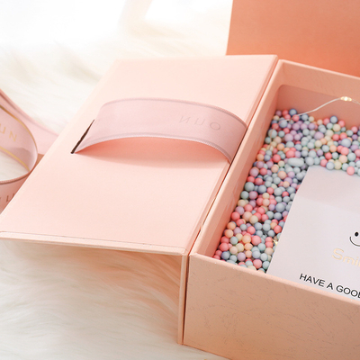 4C 6C caixa de papelão rígida colorida rosa caixa de presente cosmética com fita